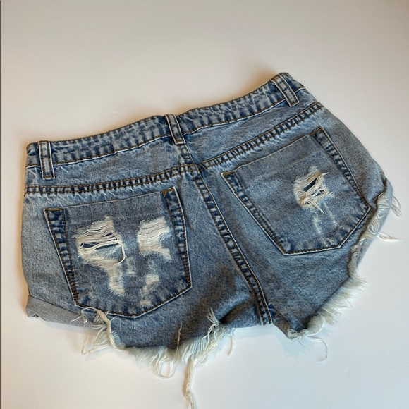 Signature Eight Distressed Button Fly Jean Shorts Women’s Size Medium - Picture 3 of 9